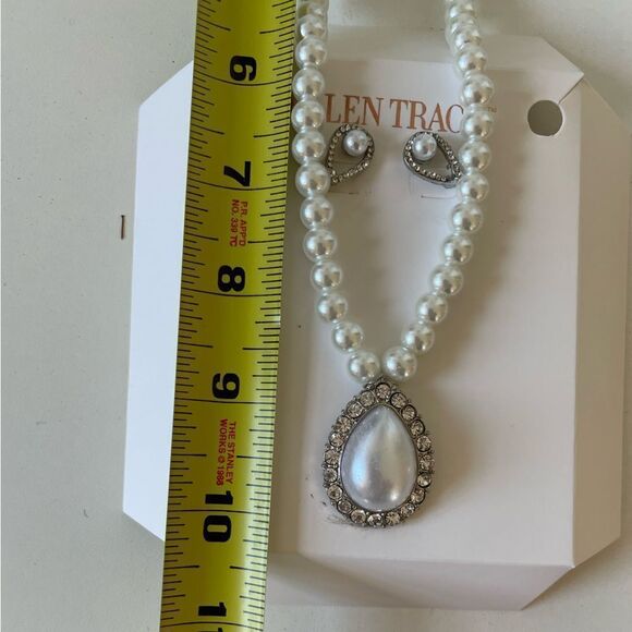NIB Ellen Tracy Matching Faux Pearl Necklace and Matching Earrings - Picture 5 of 5